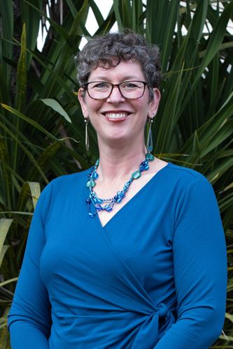 Dr. Jennifer Holm